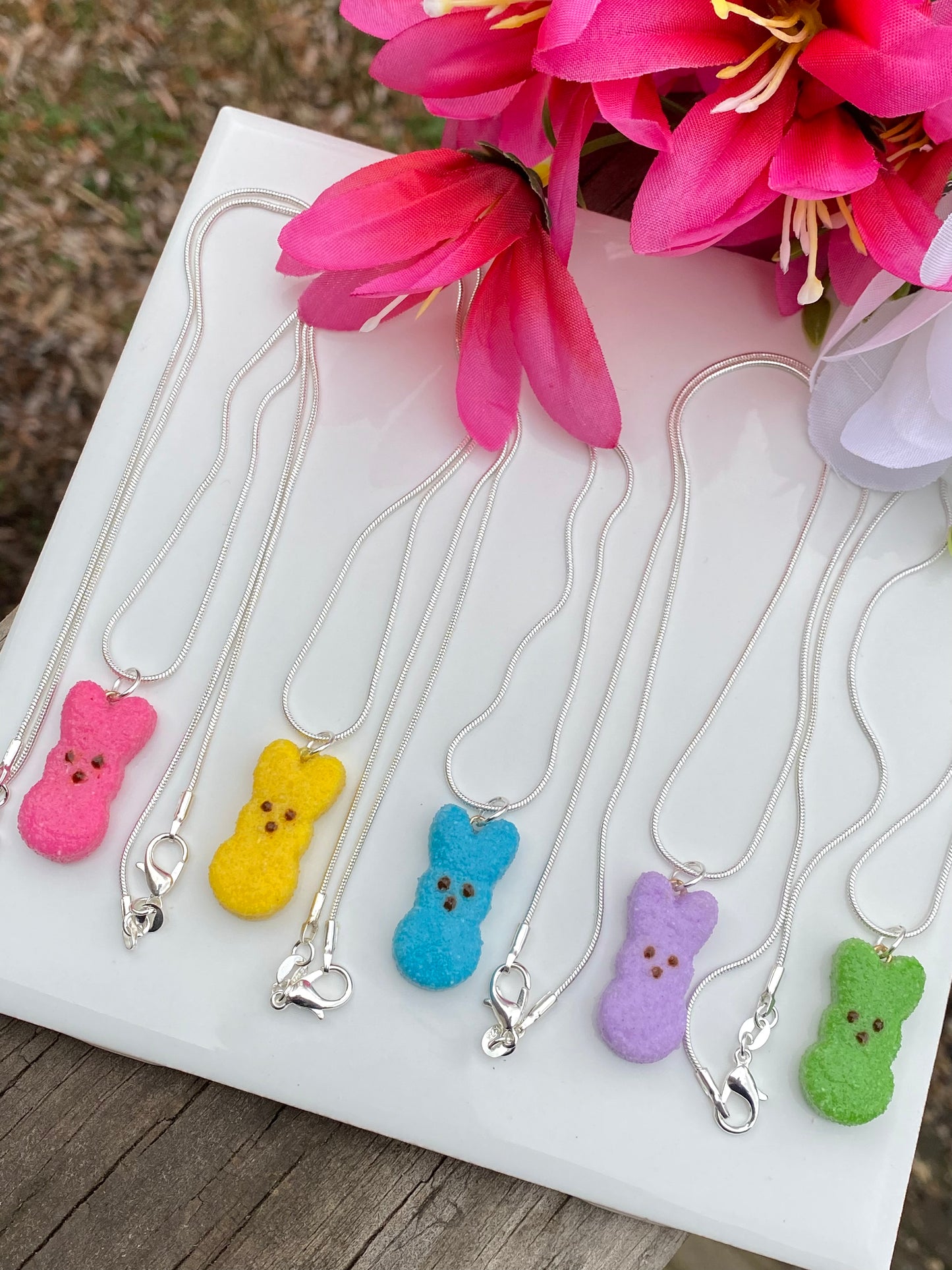 Bunny marshmallow (1 necklace)